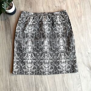 Gemilli Black & White Pencil Skirt Size small Snakeskin